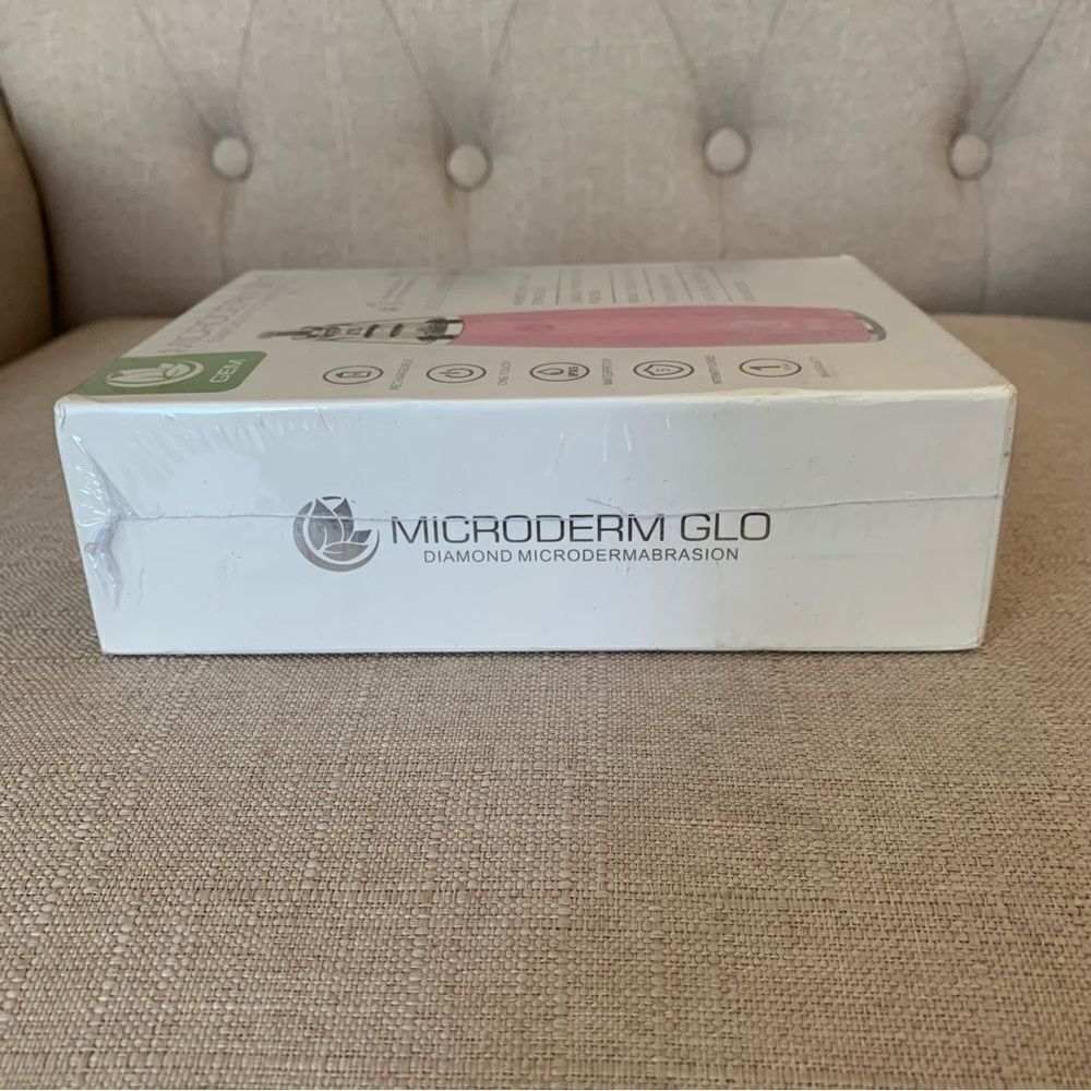 Microderm Glo Diamond Microdermabrasion and Suction Tool Pink and Peptide Serum - Picture 4 of 15